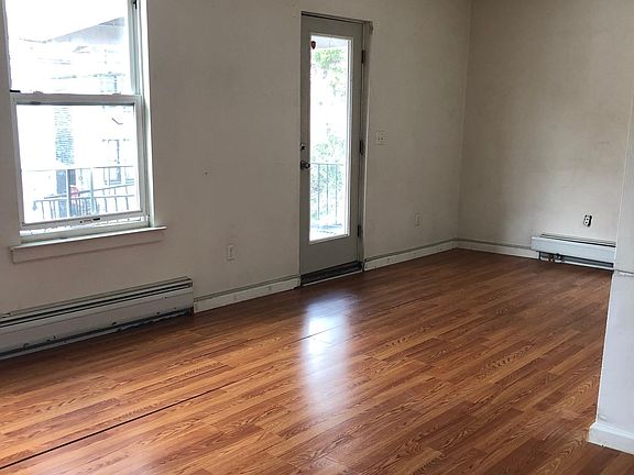 3rd image of 304 Arlington Ave