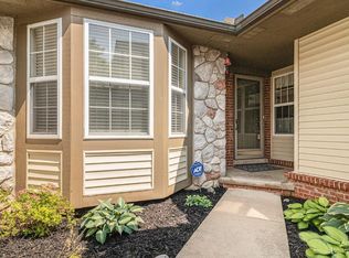 1862 N Kenwyck Dr, Ypsilanti, MI 48198
