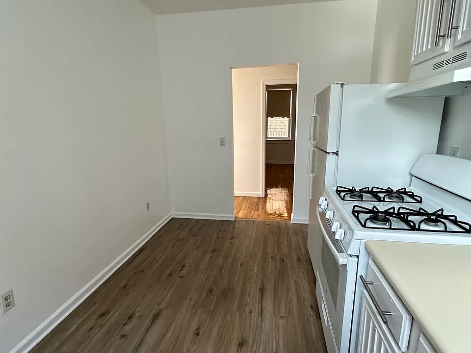 Eat-In-Kitchen