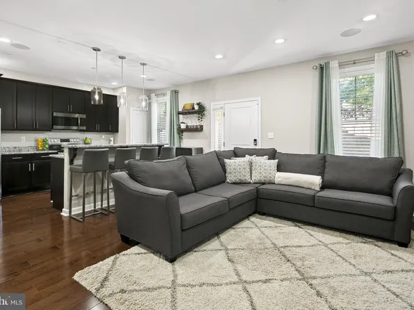 418 Woodcrest Dr SE #418A, Washington, DC 20032