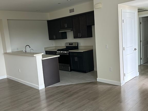 3rd image of 5222 Vantage Ave #312