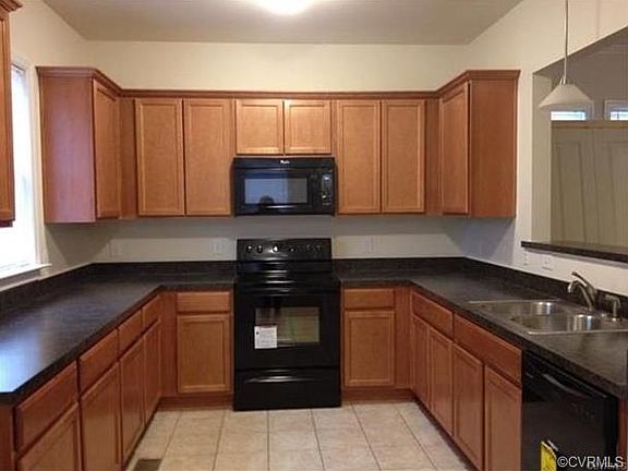 2nd image of 7 W Fells St