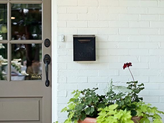 2nd image of 3001 Oakland Ave