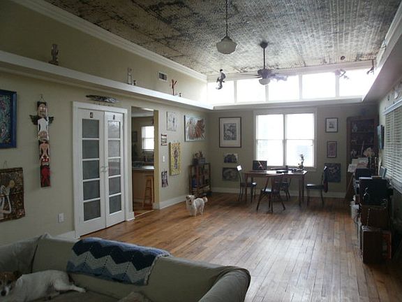 4th image of 535 N Woodlawn Dr