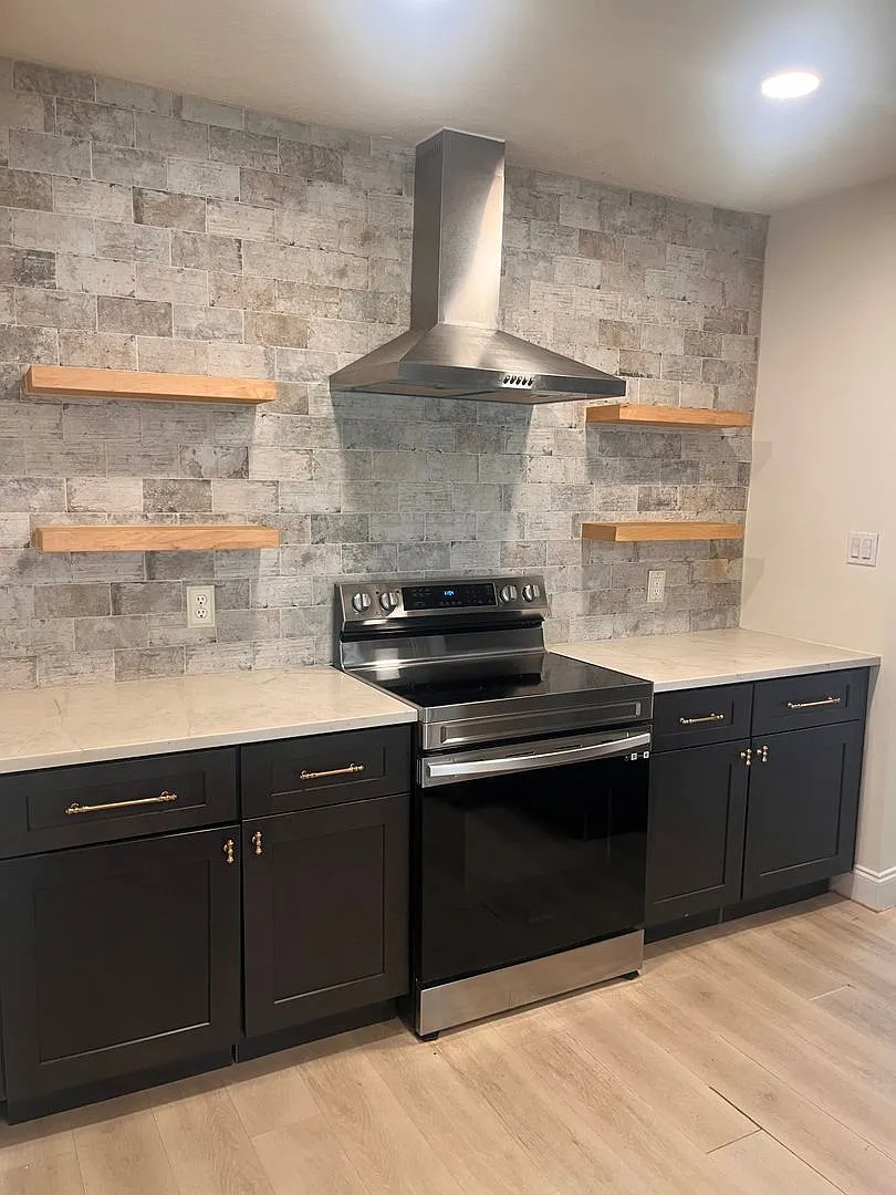 Your 4 Bedroom, 2 Bathroom St. Pete Sanctuary Awaits!! — Photo 4