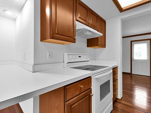 5th image of 1013 Pinewood Ln #6-2