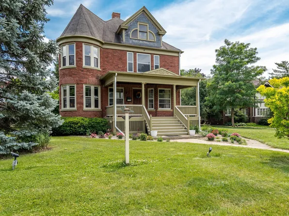 1725 E State St, Rockford, IL 61104