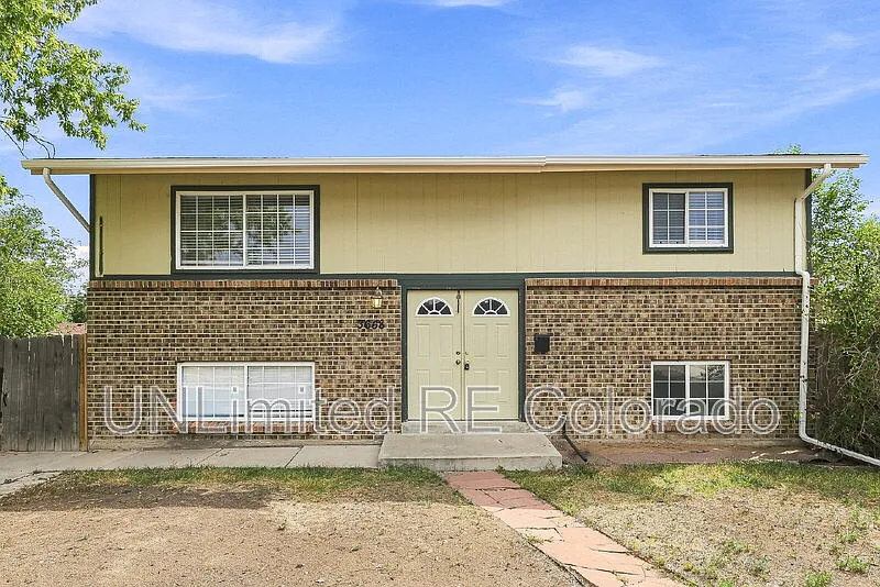 4 bed, 2.0 bath, 1728 sqft, $2,799 — Photo 3
