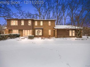 4539 Middleton Dr, West Bloomfield, MI 48323