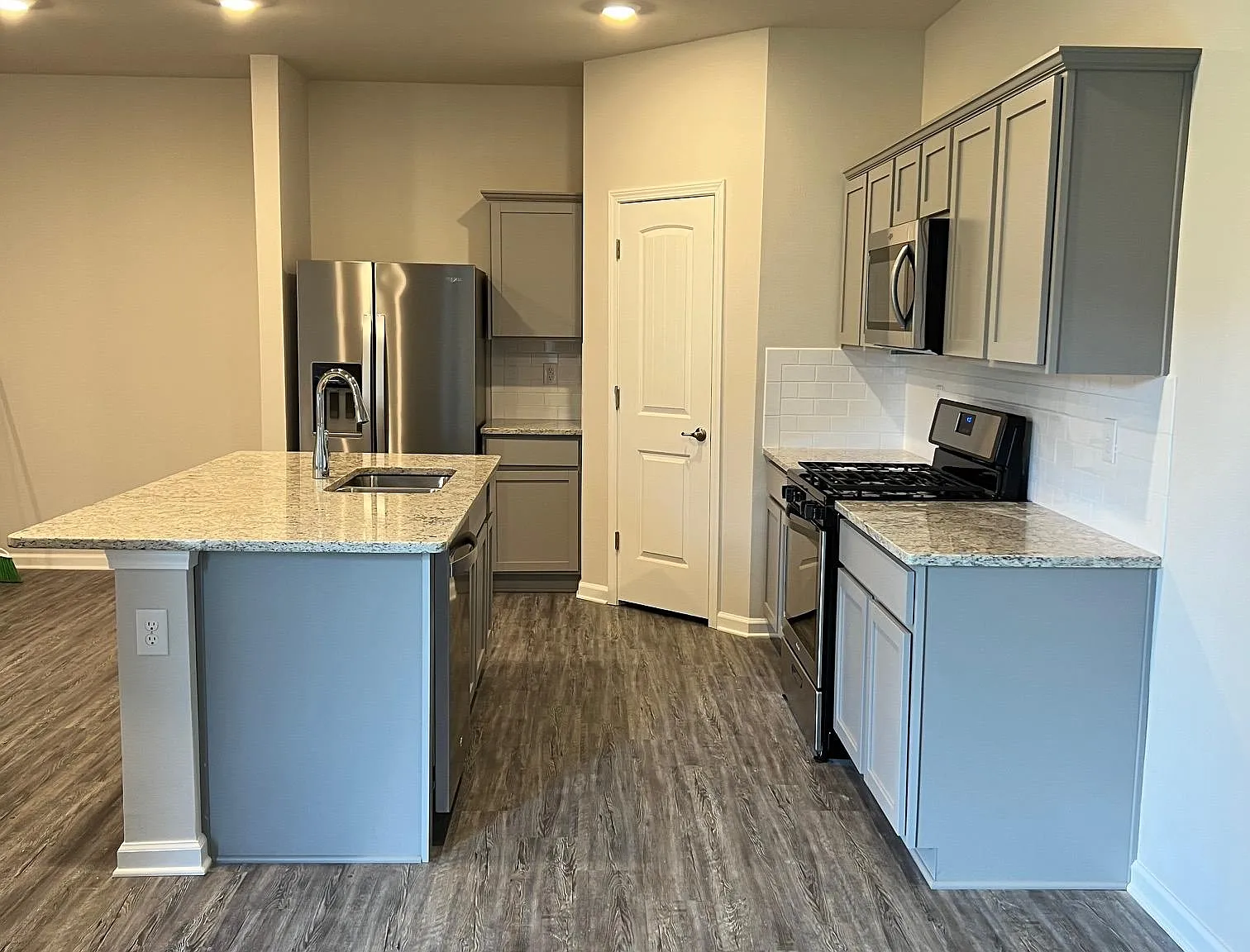 4 bed, 1700 sqft, $2,400 — Photo 2