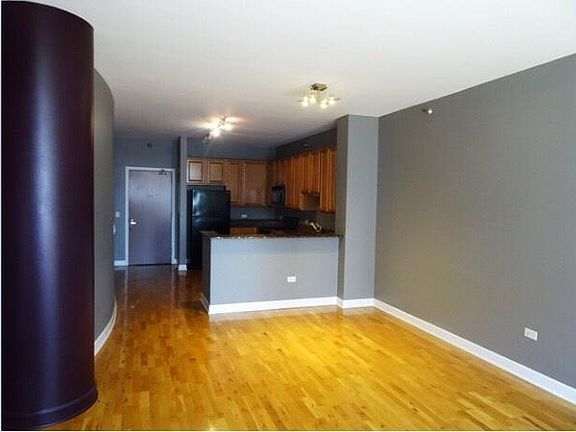 4th image of 1322 S Prairie Ave Unit 705
