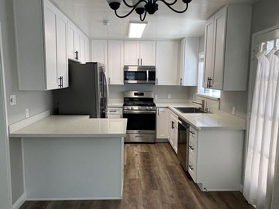 3rd image of 1009 10th St #3