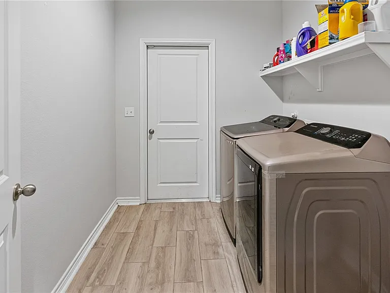 2677 Lannister Ln — Photo 16