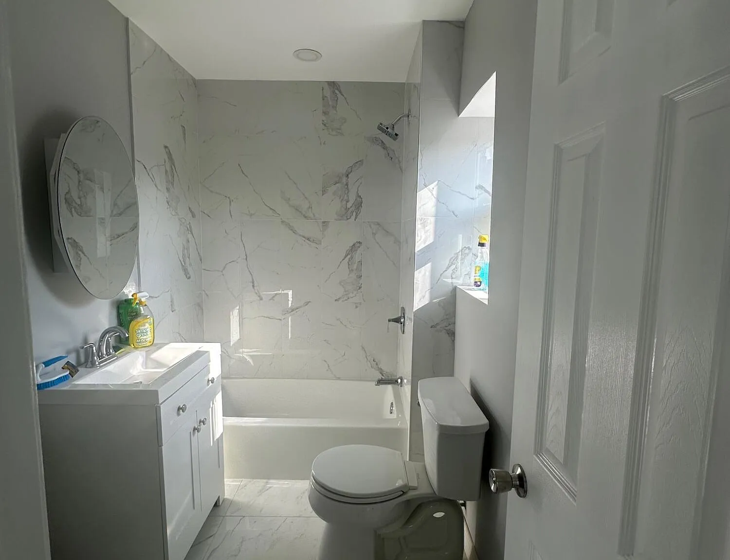 3 bed, 1.0 bath, 1081 sqft, $3,400 — Photo 2