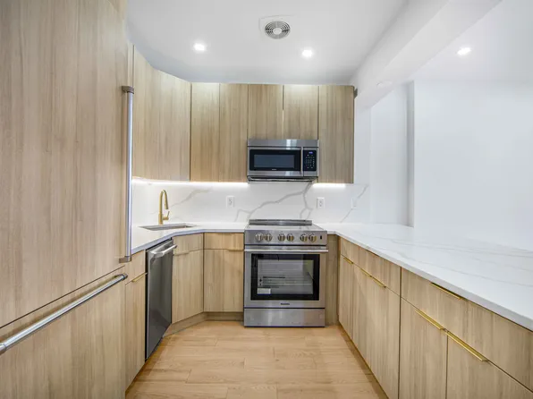 480 Bergen Street image 3 of 15