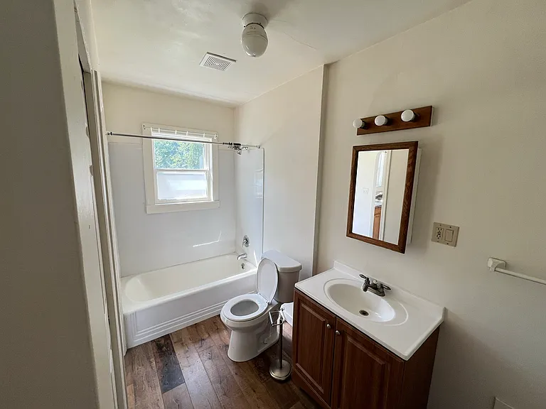 204 13th St #21 — Photo 4