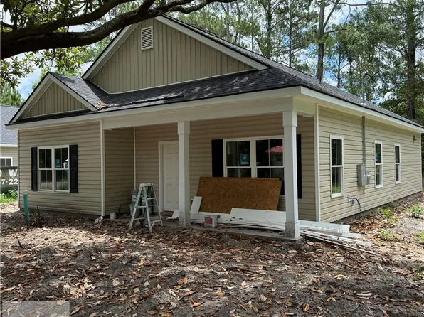 1302 Kentucky St, Darien, GA 31305
