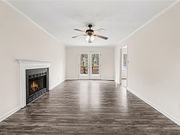3rd image of 401 Sherwood Ct