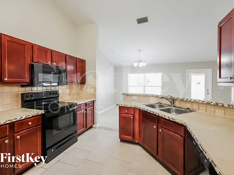414 Willowbrook Dr — Photo 7