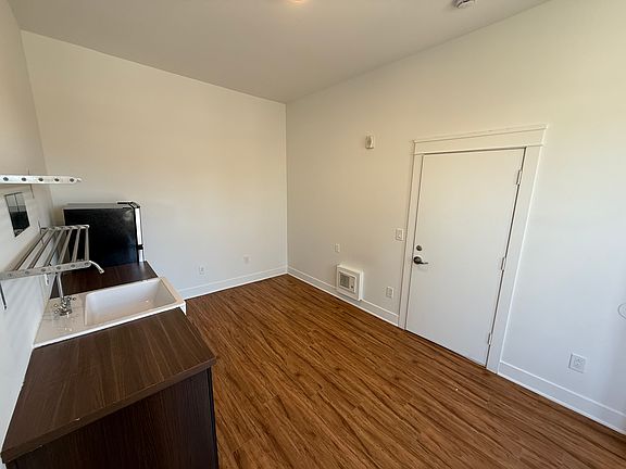 2nd image of 1929 Market St #102