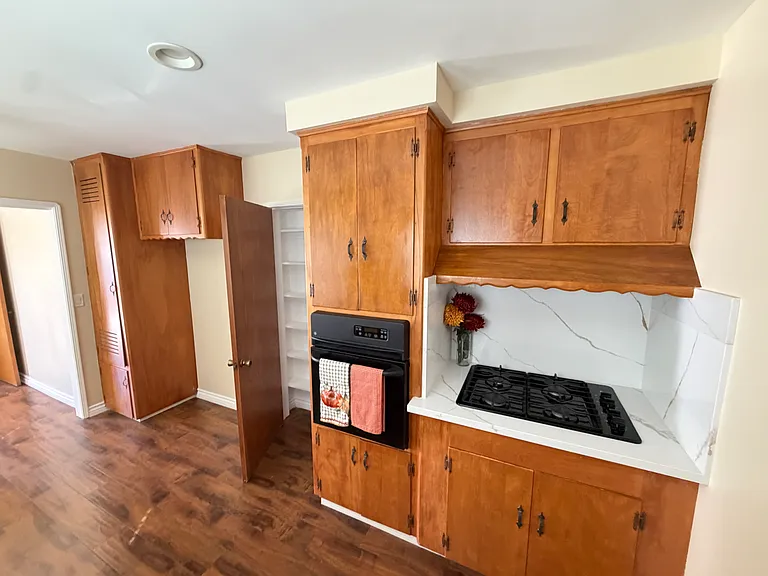 Raviller Dr — Photo 12