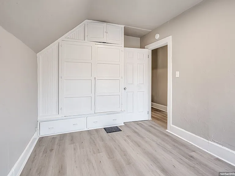 803 N. Broadway — Photo 13