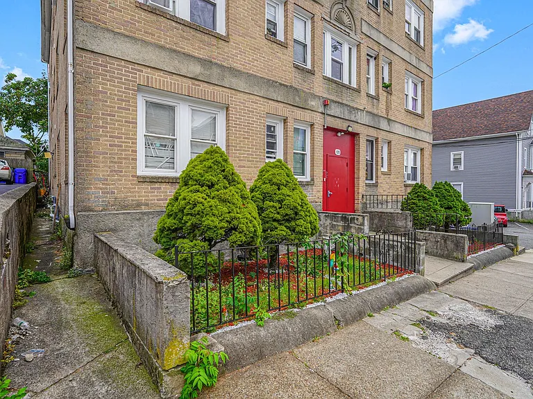 126 Sumner Ave — Photo 4