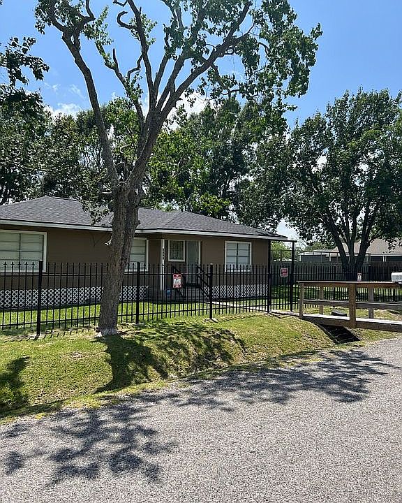 1st image of 2100 Orchid St