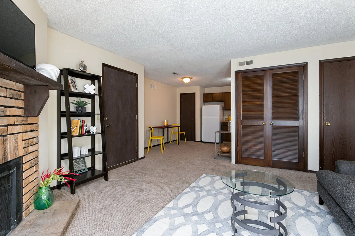 1524 McCain Lane — Photo 4