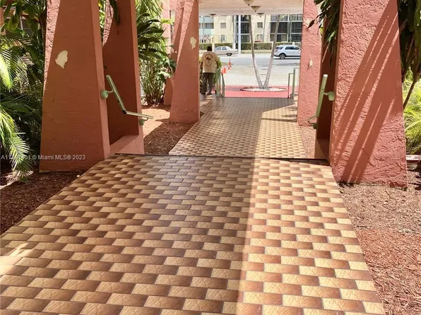 5050 NW 7th St APT 204, Miami, FL 33126