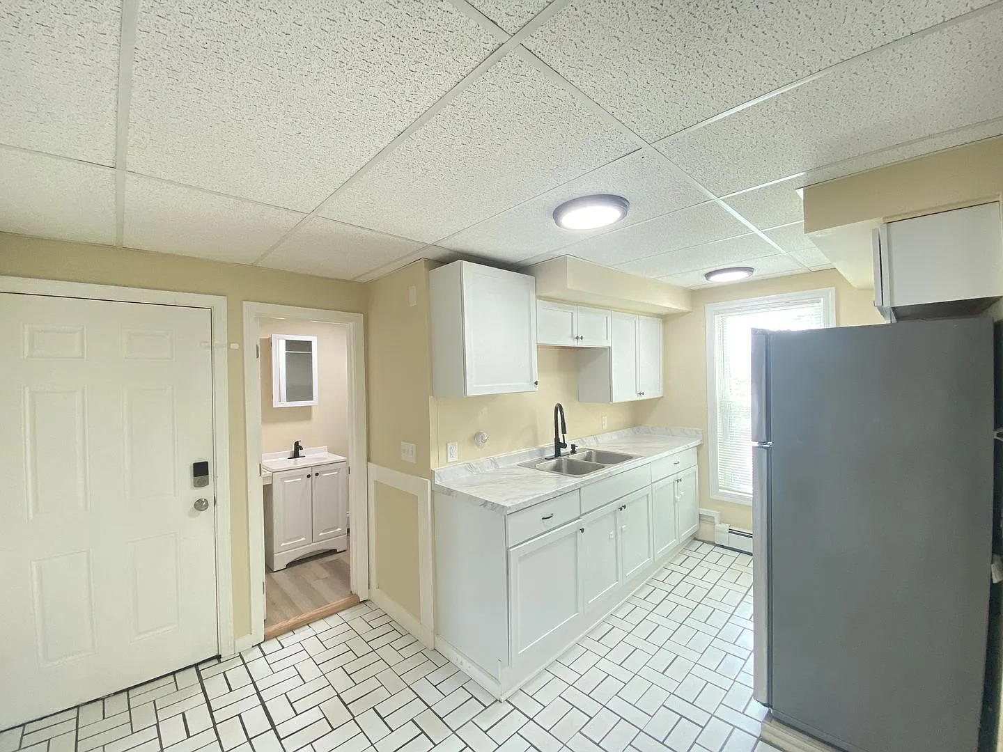 2 bed, 1.0 bath, $1,675 — Photo 2