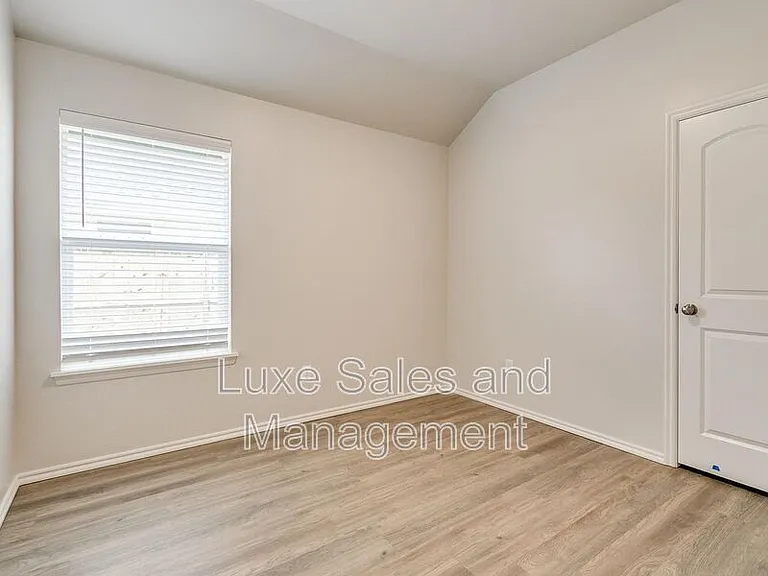8012 NW 105th Ter — Photo 12