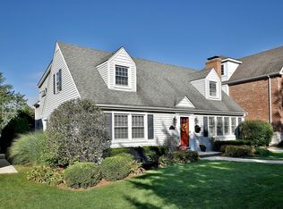 188 S Rex Blvd, Elmhurst, IL 60126