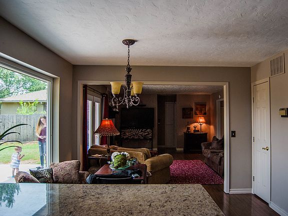 4th image of 11209 Folkstone Dr