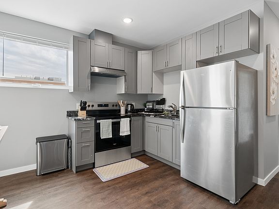 Fully equipped kitchen with everything you need to cook and dine