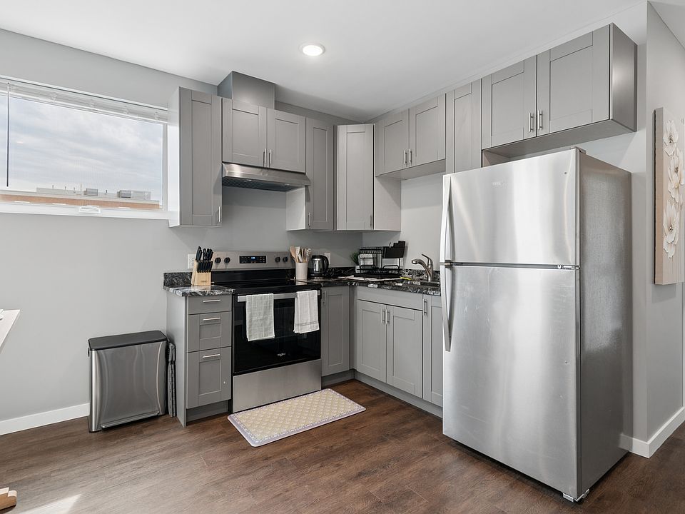 Fully equipped kitchen with everything you need to cook and dine