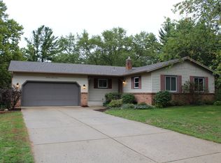 1727 Gentian Dr SE, Kentwood, MI 49508