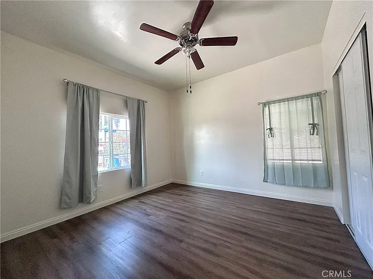 946 Barbara Ln — Photo 5