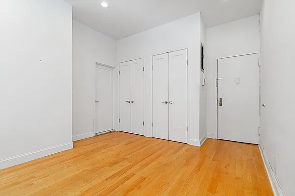 Rented by REAL New York | media 16
