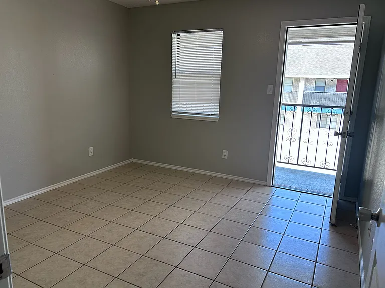 Las Violetas Apartments — Photo 54