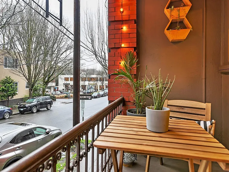 118 NW King Ave #2 — Photo 6