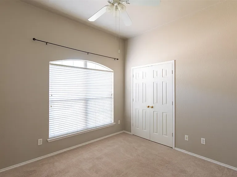9005 Boone Dr — Photo 3