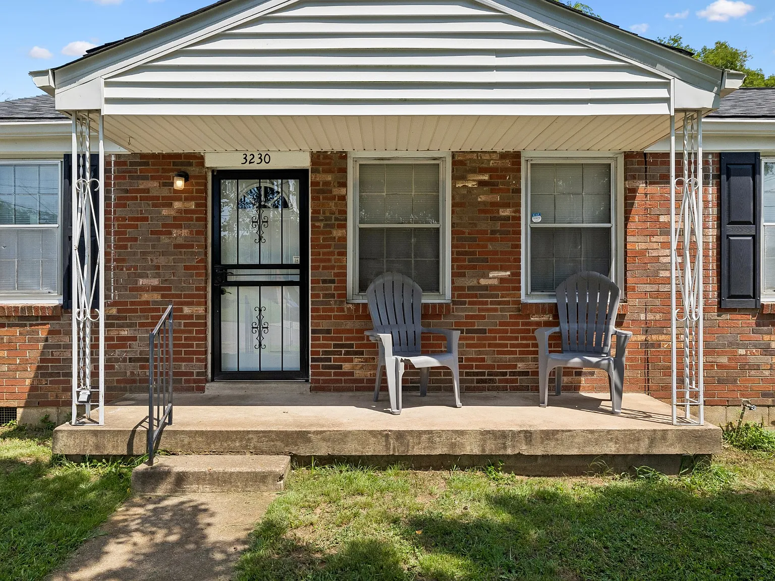 3 bed, 1.0 bath, 1000 sqft, $2,100 — Photo 2