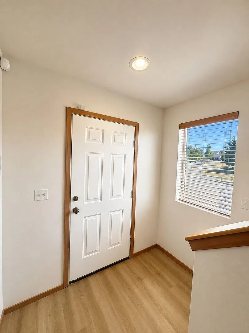 3Bd/2.5Ba Marysville Townhome — Photo 4