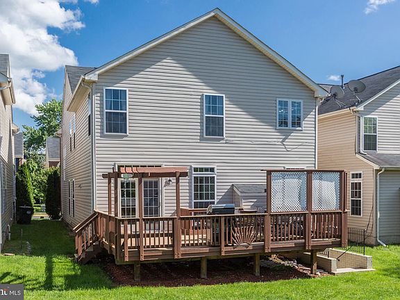 4th image of 3784 Louise Ave