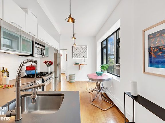 2nd image of 1060 Putnam Ave APT 3R