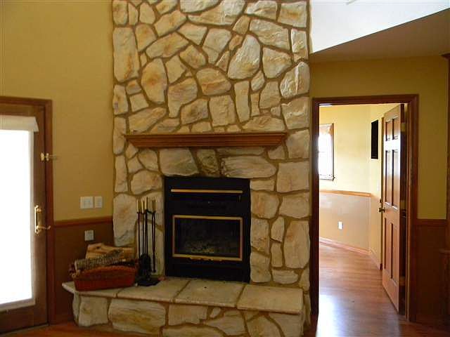 2nd image of 1646 Rainbow View Dr #18