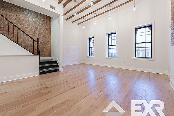 1st image of 928 Hancock St #33