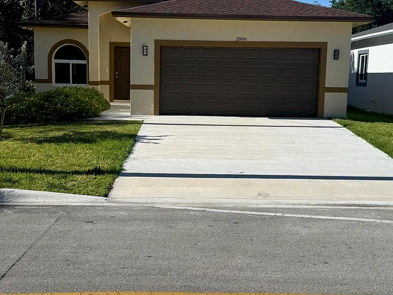 2999 NW 9th St — Photo 1