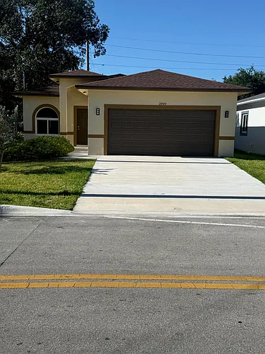 2999 NW 9th St Photo 1